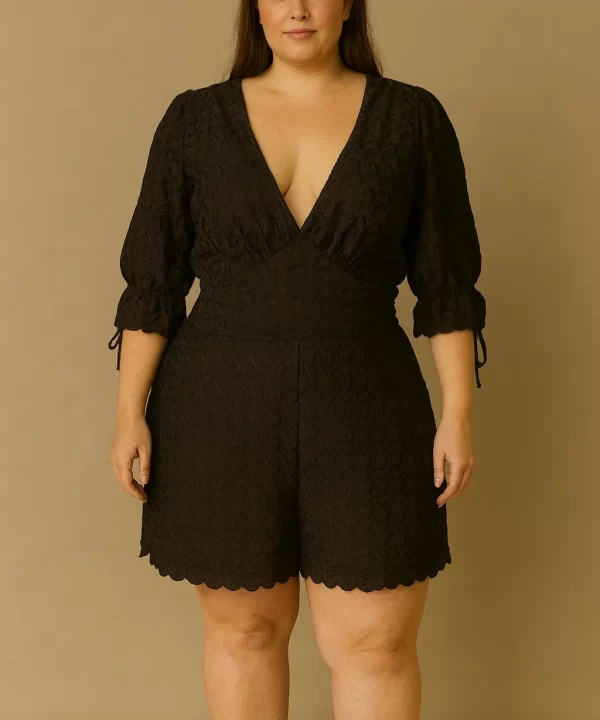 MACAQUINHO PRETO MANGA CURTA DECOTE V BORDADO PRETO - HIT