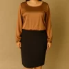 VESTIDO MANGA LONGA COM BLUSA ACETINADA MARROM E SAIA TUBINHO PRETA- FEEND