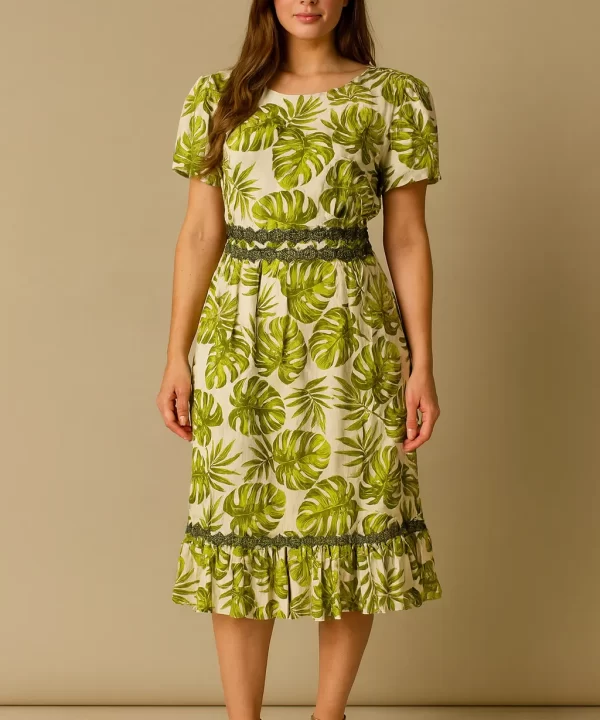 VESTIDO DE MANGA CURTA COM FUNDO BRANCO COM ESTAMPA DE FOLHAS VERDE