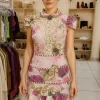 VESTIDO PEPLUM TRANSPASSADO, ESTAMPADO COM ROSAS GOLA COM PEDRARIA - PERFECT WAY