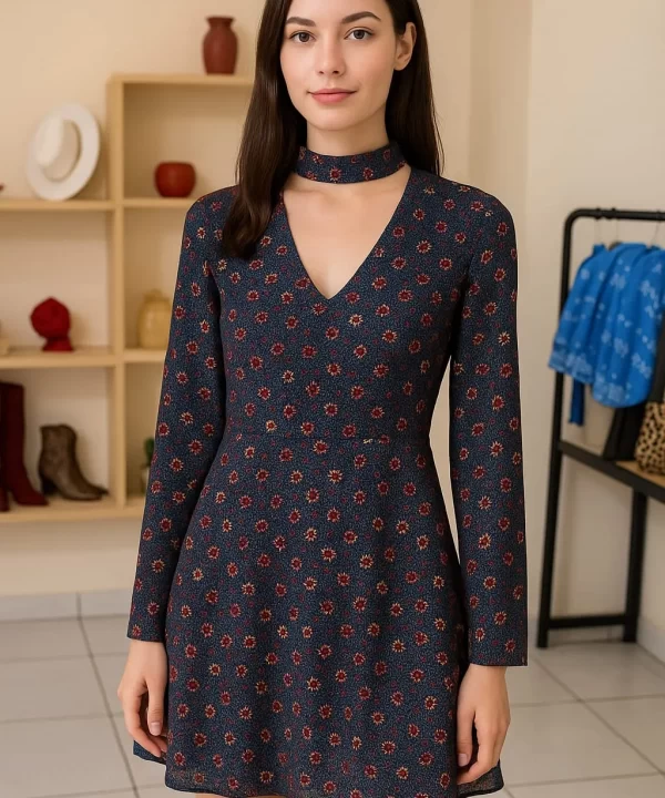VESTIDO MANGA LONGA FUNDO AZUL MARINHO COM MINI FLORES VERMELHA E AMARELAS CORTE VAZADO NO BUSTO