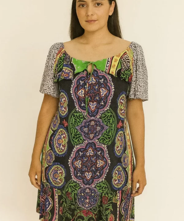 VESTIDO CIGANINHA PRETO VERDE COM ESTAMPA ARABESCA ROSA AMARELO E VERDE- FARM